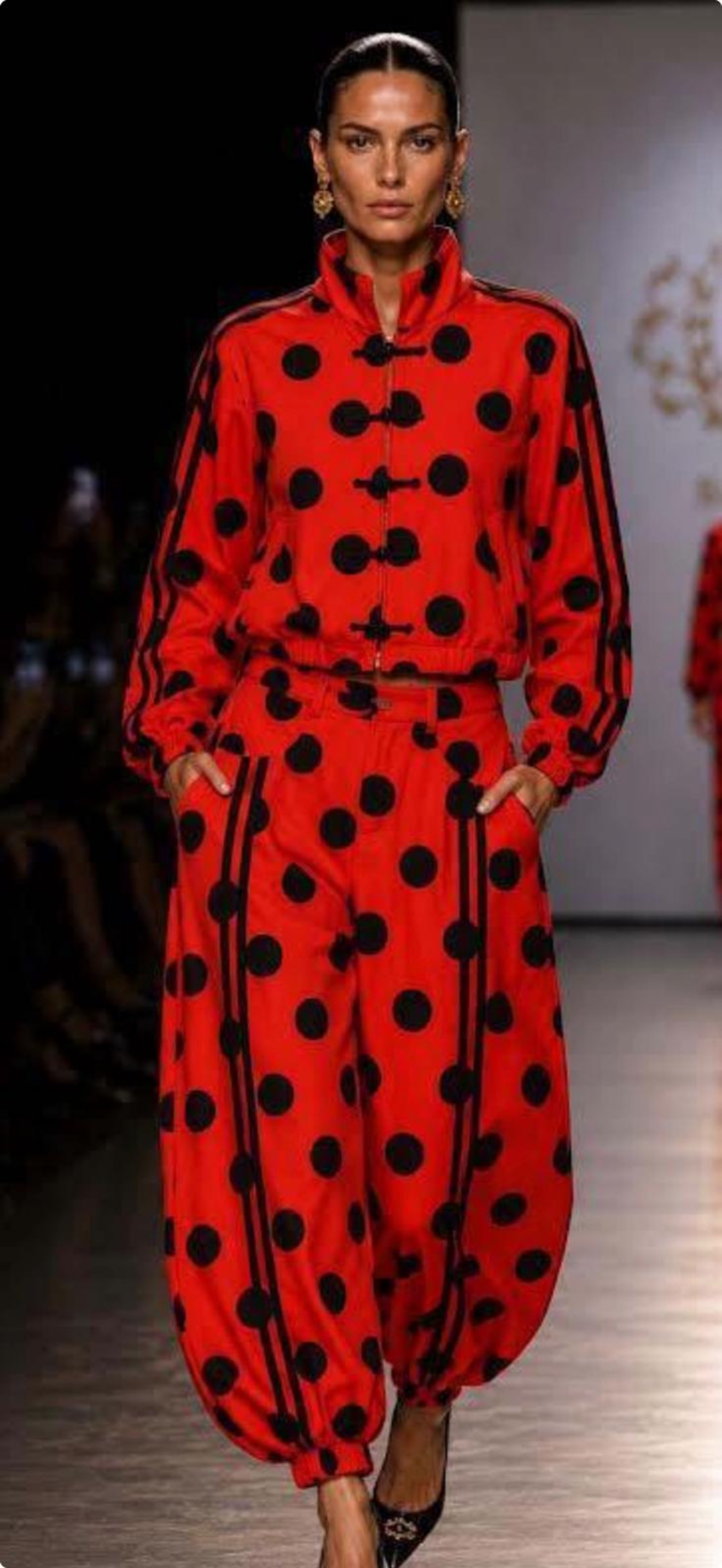 Polka dots set red