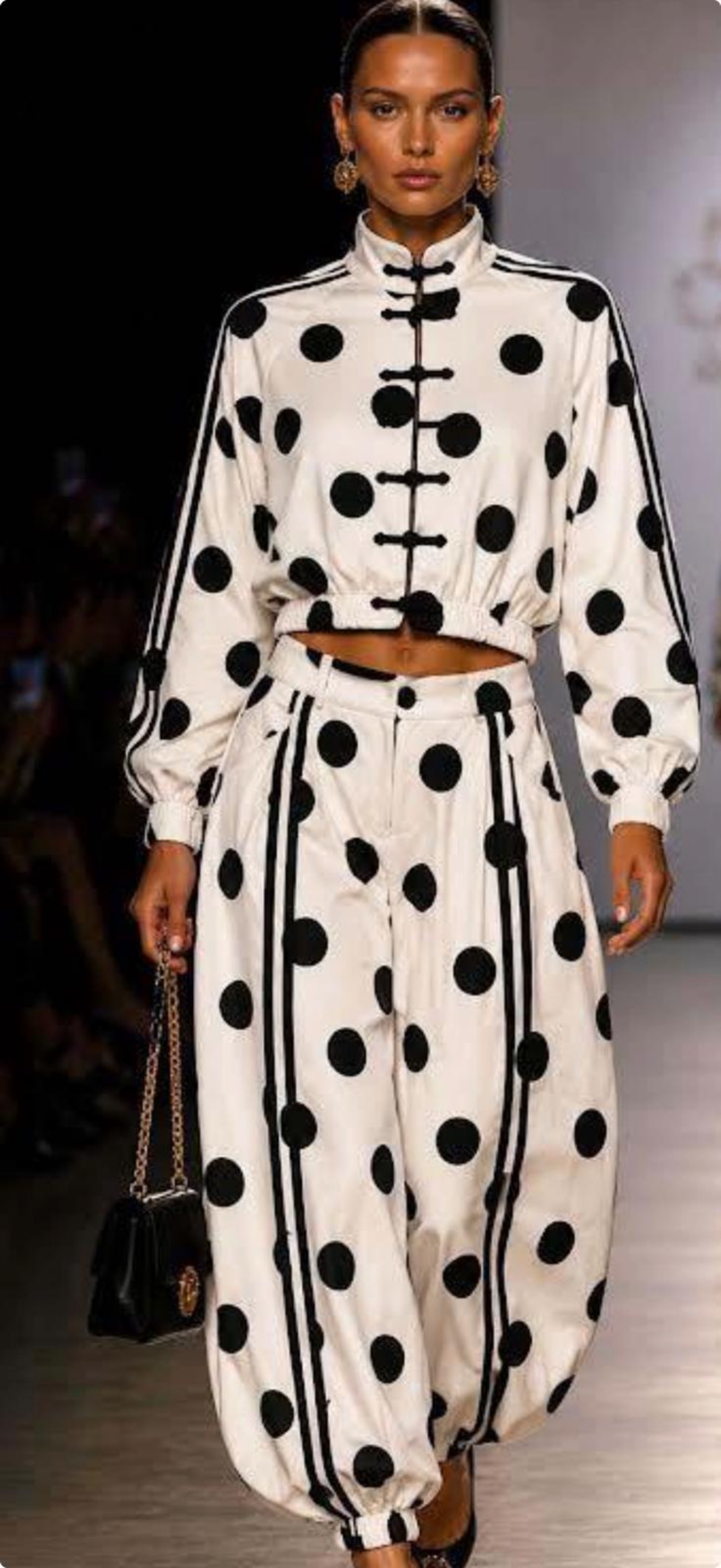 Polk dots set white