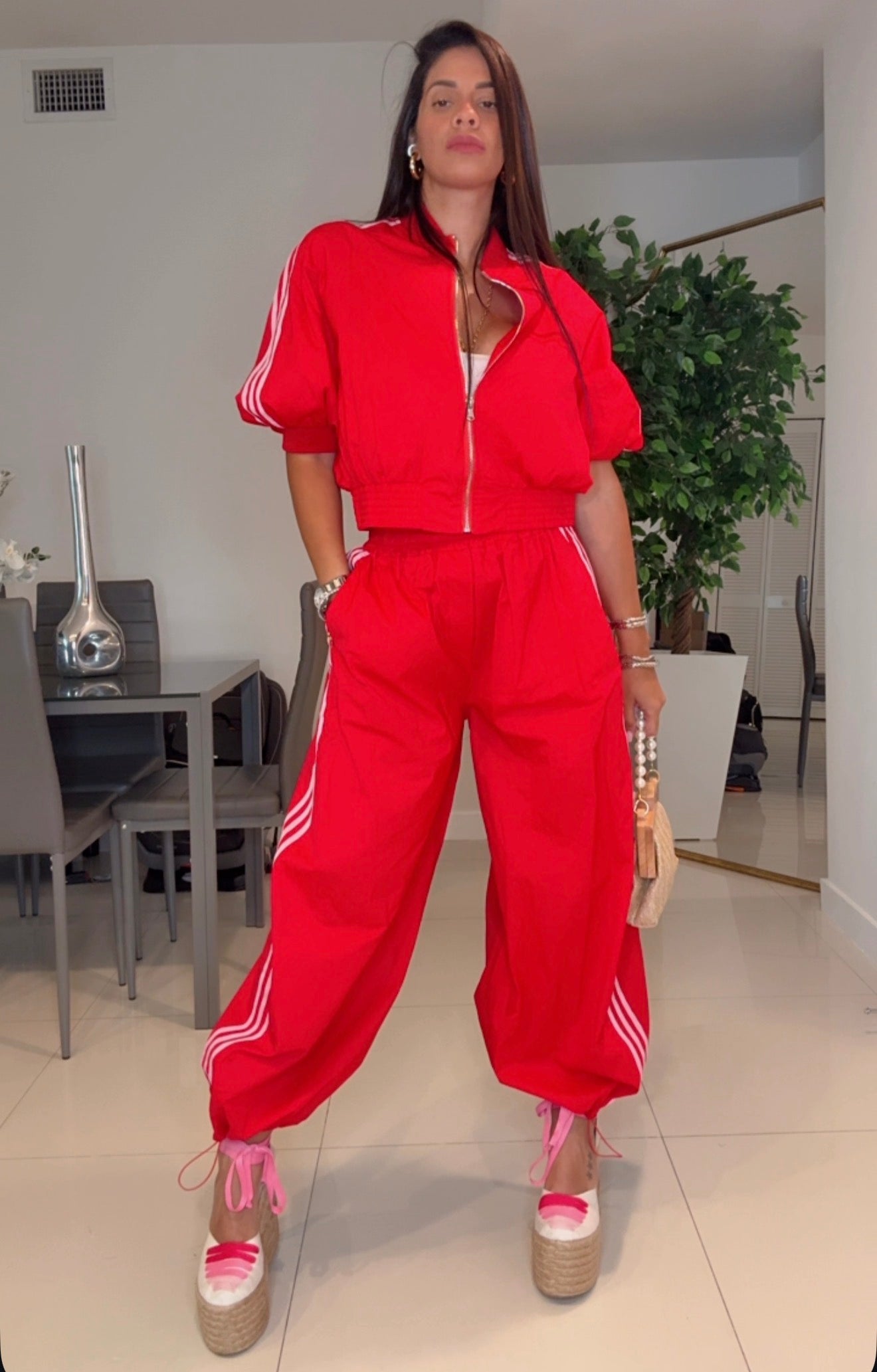 Leo set red